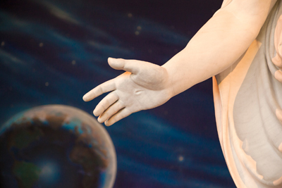 Detalhe da mão da estátua de Christus. Imagem via Wikimedia Commons